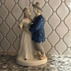 GDR Crown 1822 china Kissing couple dancing